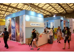 惠普数码墙纸亮相上海展，引来众多经销商参观