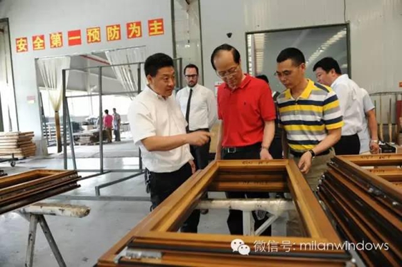 中国建筑金属结构协会会长郝际平莅临米兰之窗 
