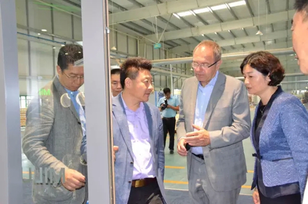 MACO五金集团总裁莅临米兰之窗山东生产基地参观考察 MACO五金集团总裁莅临米兰之窗山东生产基地参观考察