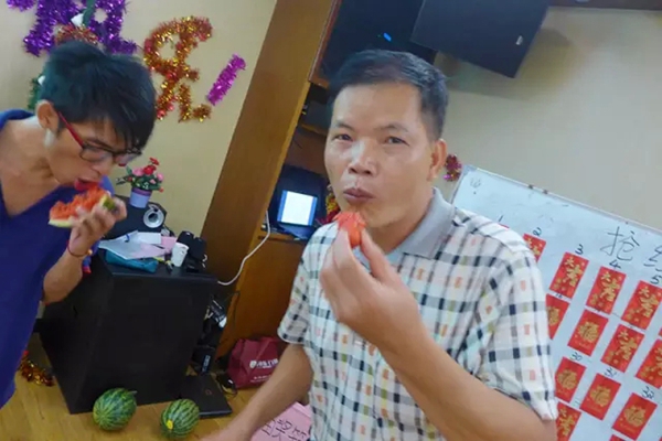 雍兴门业夏日温馨之家员工生日会 雍兴门业夏日温馨之家员工生日会