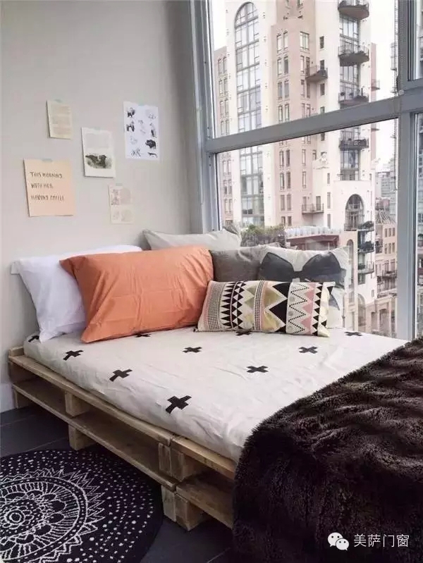 美萨门窗：你离窗外美景只差一个飘窗的距离