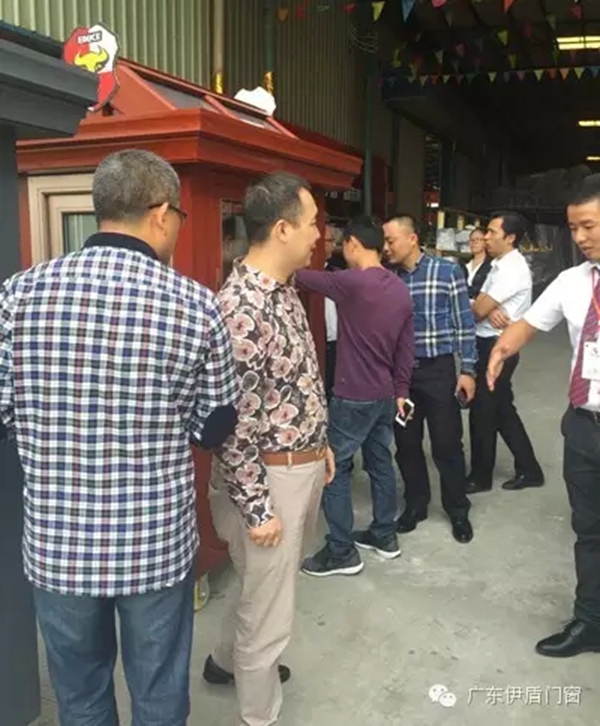 顶固集团荣高公司飞宇门窗莅临伊盾门窗参观指导