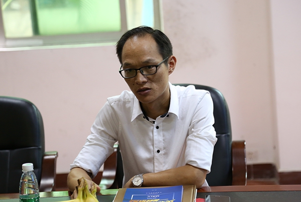 简爱家居董事长罗辑俐莅临亚丹衣柜参观考察 