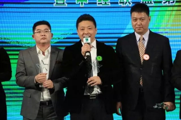 米兰之窗荣获中国房地产经理人联盟“2015年度金伙伴合作奖”