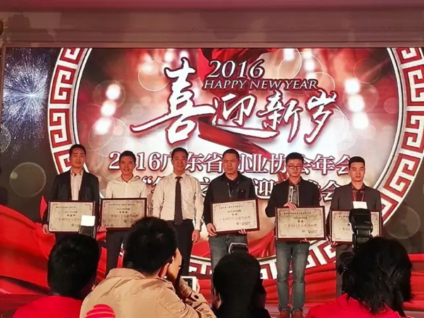 裕安门窗再获《广东铝门十大荣誉品牌》 裕安门窗再获《广东铝门十大荣誉品牌》