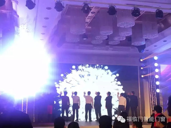 福临门智能门窗再度荣获“广东铝门十大荣誉品牌”