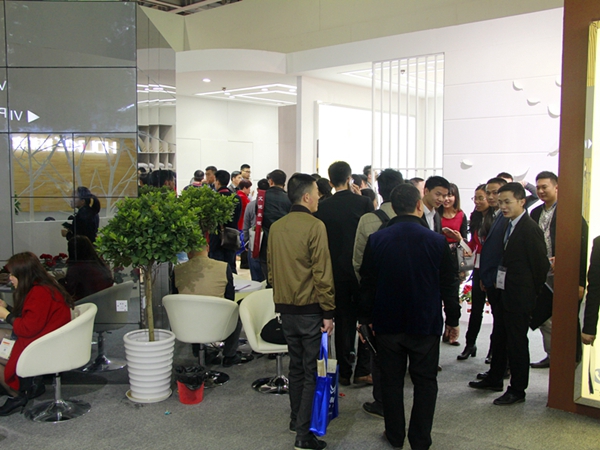 好莱客携大师品质，闪耀定制家居展