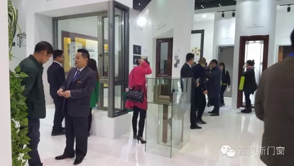 富奥斯门窗惊艳亮相上海建博会现场