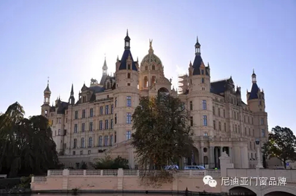 53德国建筑的“标配”——内开内倒窗 53德国建筑的“标配”——内开内倒窗