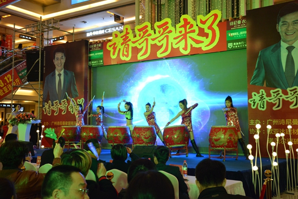 靖哥哥助阵武汉，上演最疯狂签售会