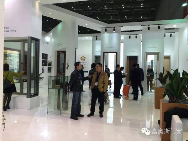 富奥斯门窗惊艳亮相上海建博会现场