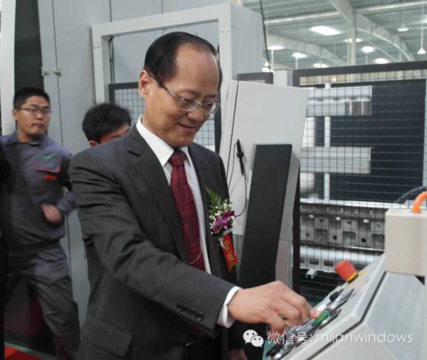 中国建筑金属结构协会会长郝际平莅临米兰之窗调研指导工作
