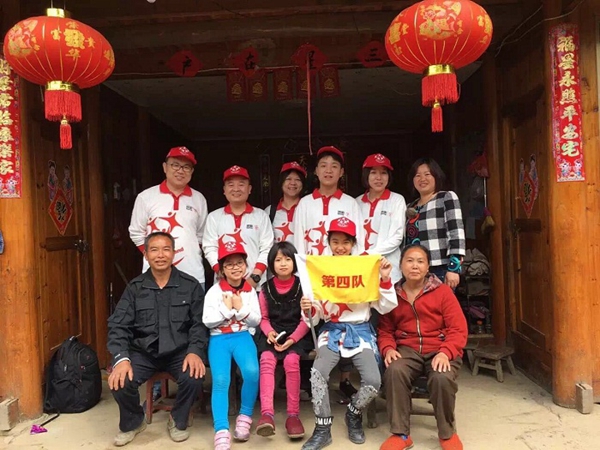 顶固义工团为贫困学子送温暖！