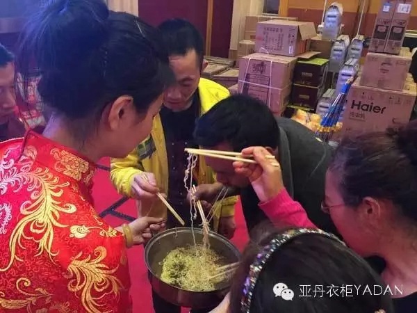 玩转总裁签售会，荆州亚丹八重好礼惠全城