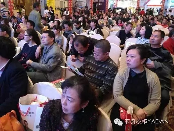 玩转总裁签售会，荆州亚丹八重好礼惠全城