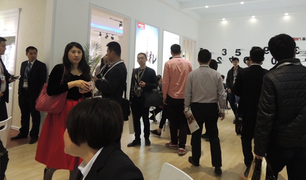 人气爆棚,亚丹携“巴黎之春”惊艳亮相广州衣柜展 人气爆棚,亚丹携“巴黎之春”惊艳亮相广州衣柜展