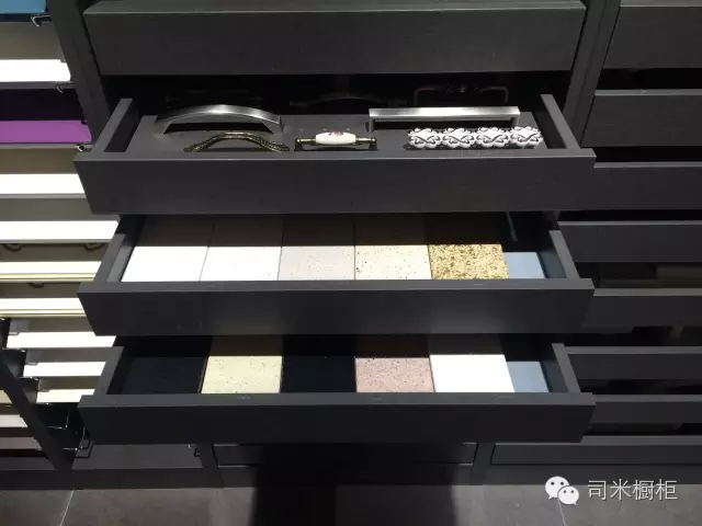 玩转色彩,欣赏司米橱柜那别“样”的风景! 玩转色彩,欣赏司米橱柜那别“样”的风景!