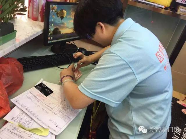 新帝豪新兴店盛大开业，佛山“黄飞鸿”来助兴，人山人海 