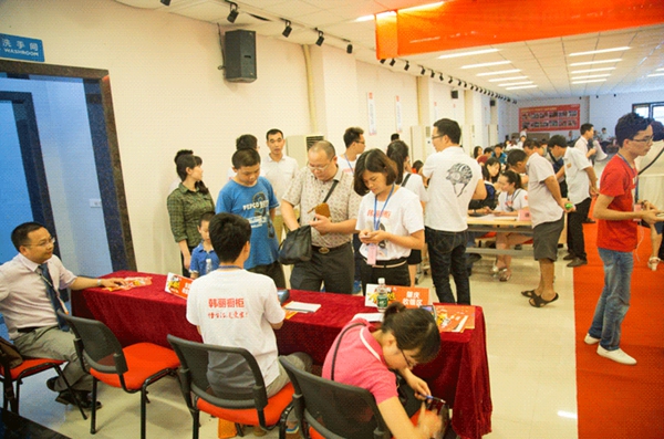 韩丽橱柜工厂团购会，万人疯抢火爆落幕！ 