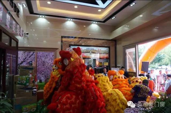 新帝豪新兴店盛大开业，佛山“黄飞鸿”来助兴，人山人海 