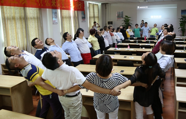 厂家千万补贴，亚丹衣柜万人工厂抢购会一触即发