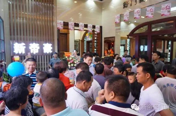 新帝豪新兴店盛大开业，佛山“黄飞鸿”来助兴，人山人海 