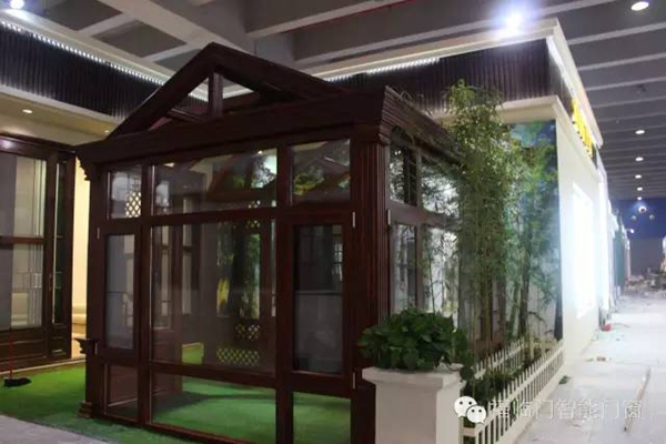 广州建博会上，“福临门世家”展馆宾客如云