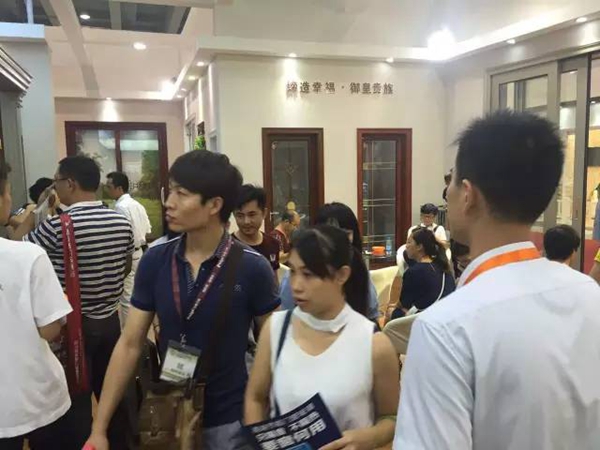 御皇贵族门窗:建博会第二天,人气不断,火出新高度! 御皇贵族门窗:建博会第二天,人气不断,火出新高度!