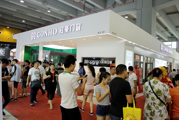 冠豪门窗:广交会的闪光点,媒体争相采访的一个品牌 冠豪门窗:广交会的闪光点,媒体争相采访的一个品牌