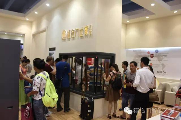 广州建博会上，“福临门世家”展馆宾客如云