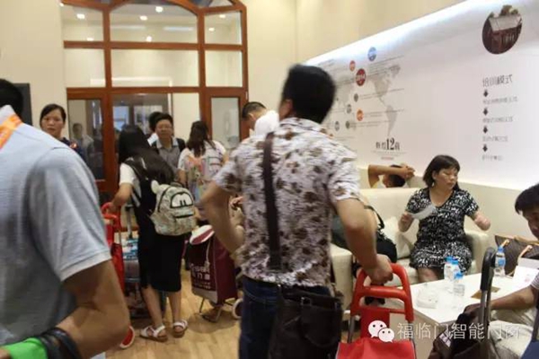 广州建博会上，“福临门世家”展馆宾客如云
