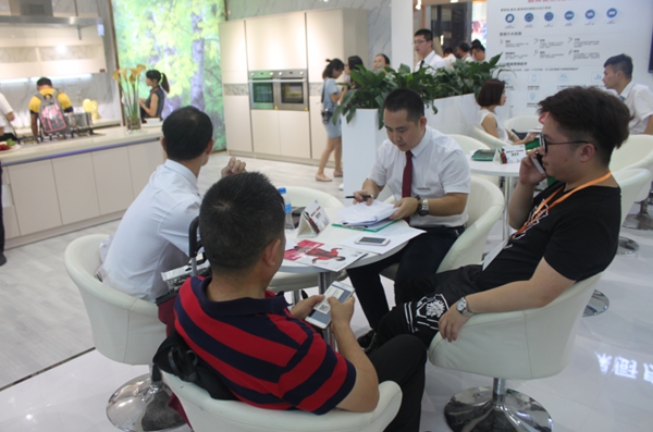 展会直击：箭牌衣柜惊艳亮相大放异彩