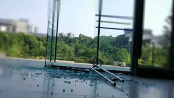 实验告诉你，钢化玻璃在什么情况下容易自爆？