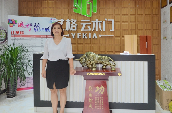 艺格云木门明星经销商：紧贴团队 实现共赢