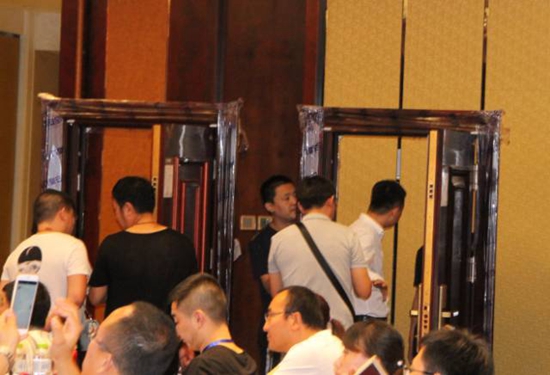 国民九皇,燃情大帝都——一个不仅生产门窗,更生产百万富翁的品牌 国民九皇,燃情大帝都——一个不仅生产门窗,更生产百万富翁的品牌
