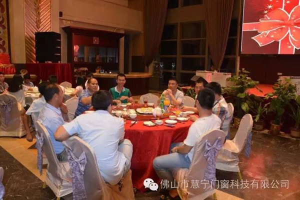 慧宁与你一路同行!--记2016年慧宁门窗清远古龙峡漂流 慧宁与你一路同行!--记2016年慧宁门窗清远古龙峡漂流