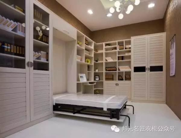 家里尴尬的转角处，定制转角整体衣柜帮你“解决”尴尬