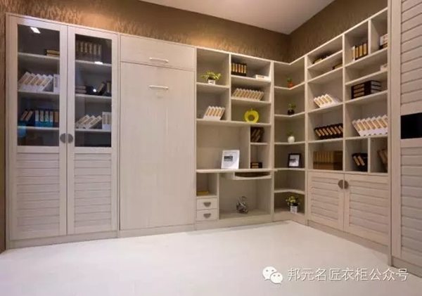 家里尴尬的转角处，定制转角整体衣柜帮你“解决”尴尬