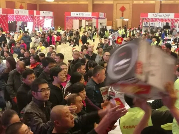 邦元名匠定制家具潍坊店团购会现场签单68家，成交金额达200万