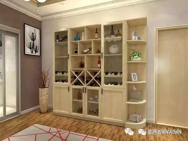 亚丹衣柜：我有故事，还有酒
