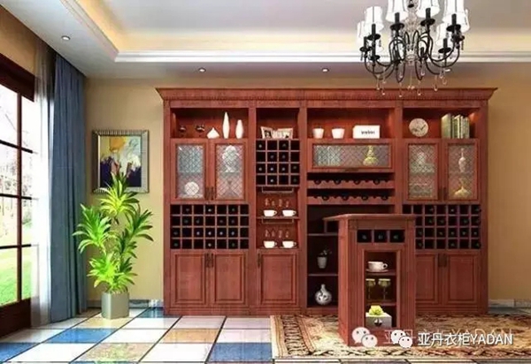 亚丹衣柜：我有故事，还有酒