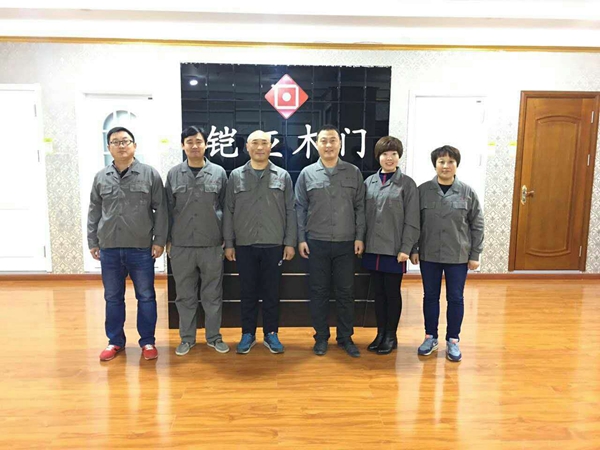 踏实做人,实在做事,携手铠亚木门共创辉煌 踏实做人,实在做事,携手铠亚木门共创辉煌