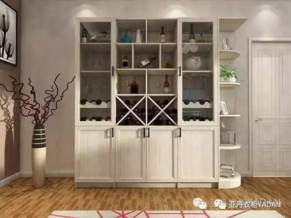 亚丹衣柜：我有故事，还有酒