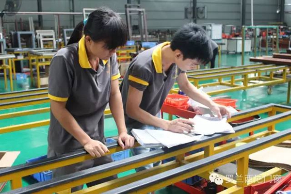 罗兰西尼门窗用“十大品牌荣誉”为2016完美收官! 罗兰西尼门窗用“十大品牌荣誉”为2016完美收官!