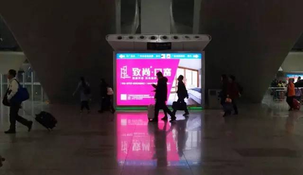 2017年春运，致尚门窗大型广告刷屏广州南站 