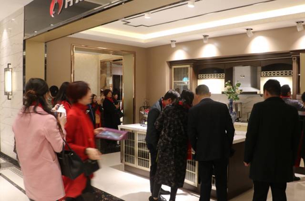 “聚力蝶变,一起亮剑”月兔 2017新品发布暨核心经销商年会隆重举行 “聚力蝶变,一起亮剑”月兔 2017新品发布暨核心经销商年会隆重举行
