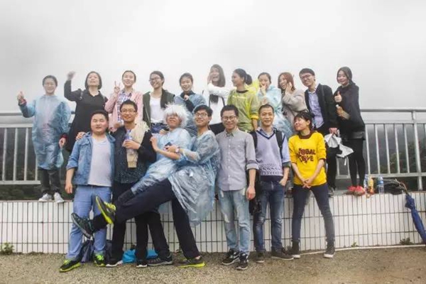 轩尼斯人勇登天南第一梯,踏青之旅完满结束! 轩尼斯人勇登天南第一梯,踏青之旅完满结束!