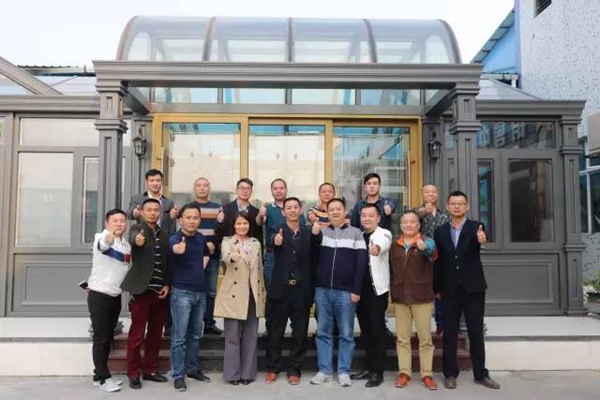 奥运会柔道冠军冼东妹一行参观考察“富球铝业”生产基地 