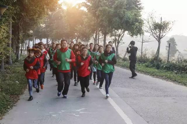 轩尼斯人勇登天南第一梯,踏青之旅完满结束! 轩尼斯人勇登天南第一梯,踏青之旅完满结束!