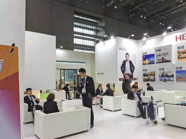 “大商之道,问鼎軒尼斯”,上海建博会首日秀! “大商之道,问鼎軒尼斯”,上海建博会首日秀!